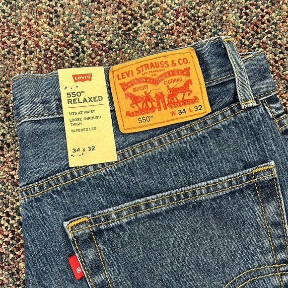 Levi 550 Relaxed Jeans - Picture 2 of 2